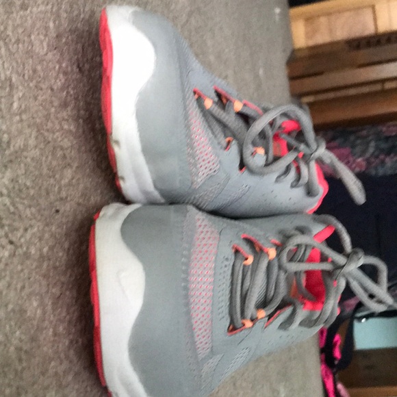 Nike tennis shoes - Picture 4 of 4